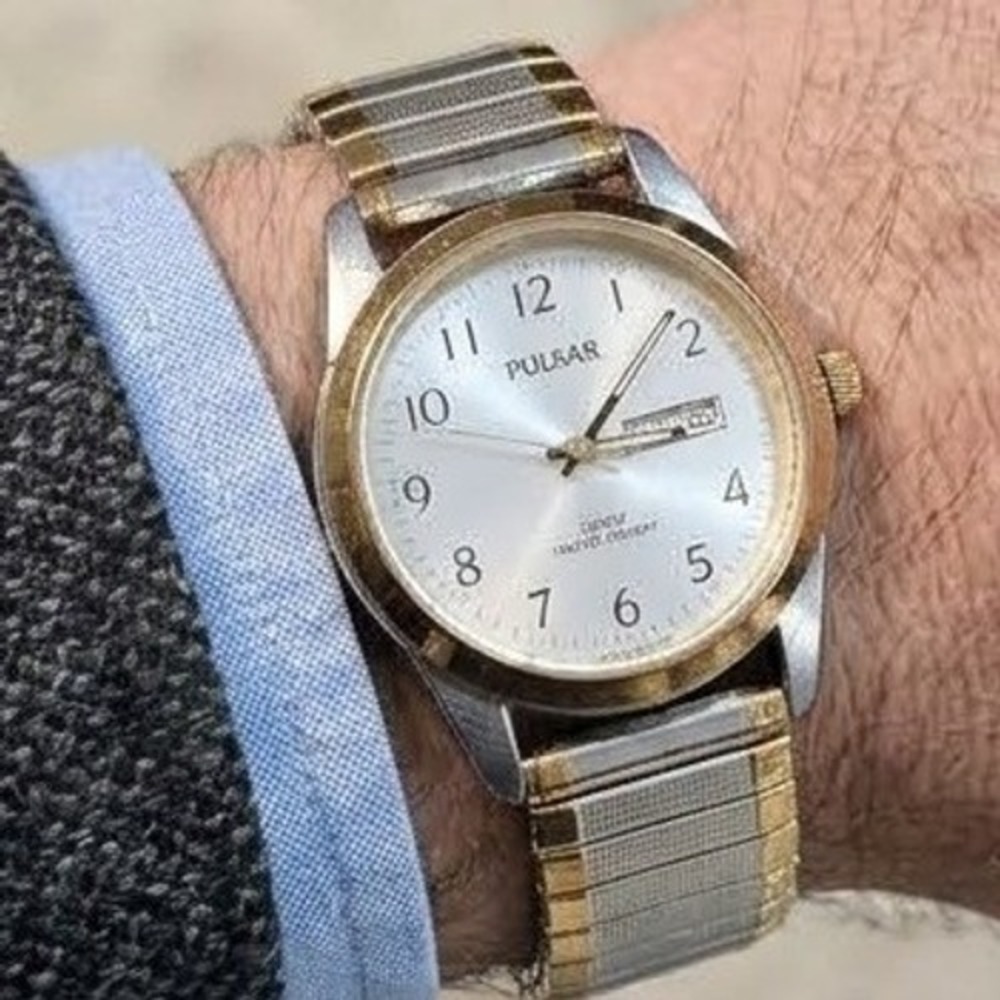 Pulsar Mens Two Tone Watch Silver Dial Day Date Speidel Band NEEDS BATTERY